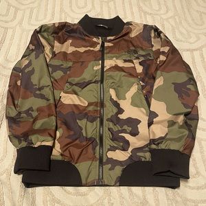Northface Camou Jacket boys size 14/16 never worn but removed tags